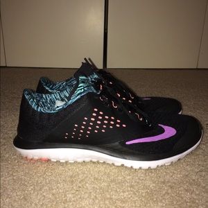 Nike Tennis Shoes